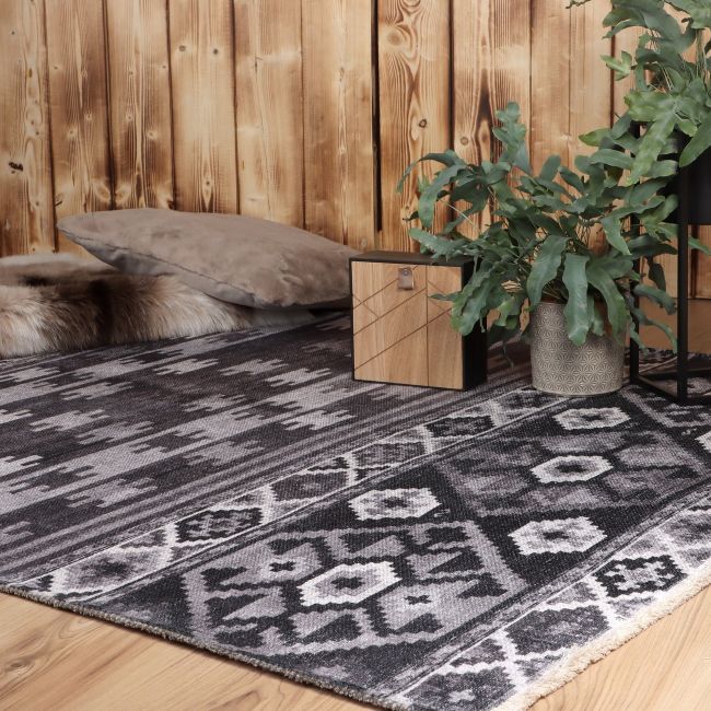 4 Tips for Decorating With Area Rugs